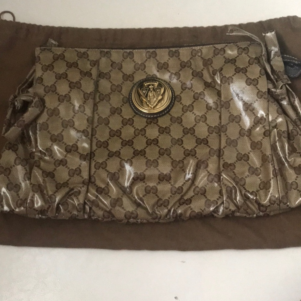 Gucci logo clutch